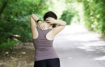 female runner stopped by neck pain